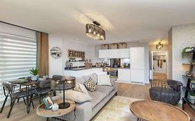 Newly Built Luxury 2 Bed Apartment!!!